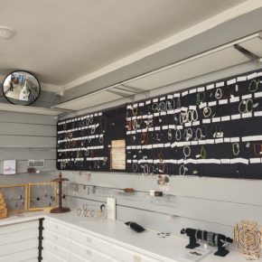 Suite Liquidation Judiciaire SAS L’UNIVERS D’ISIS - En vente le 11 mars à partir de 9h30